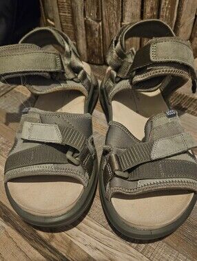 Ecco Exowrap Sandals. 9